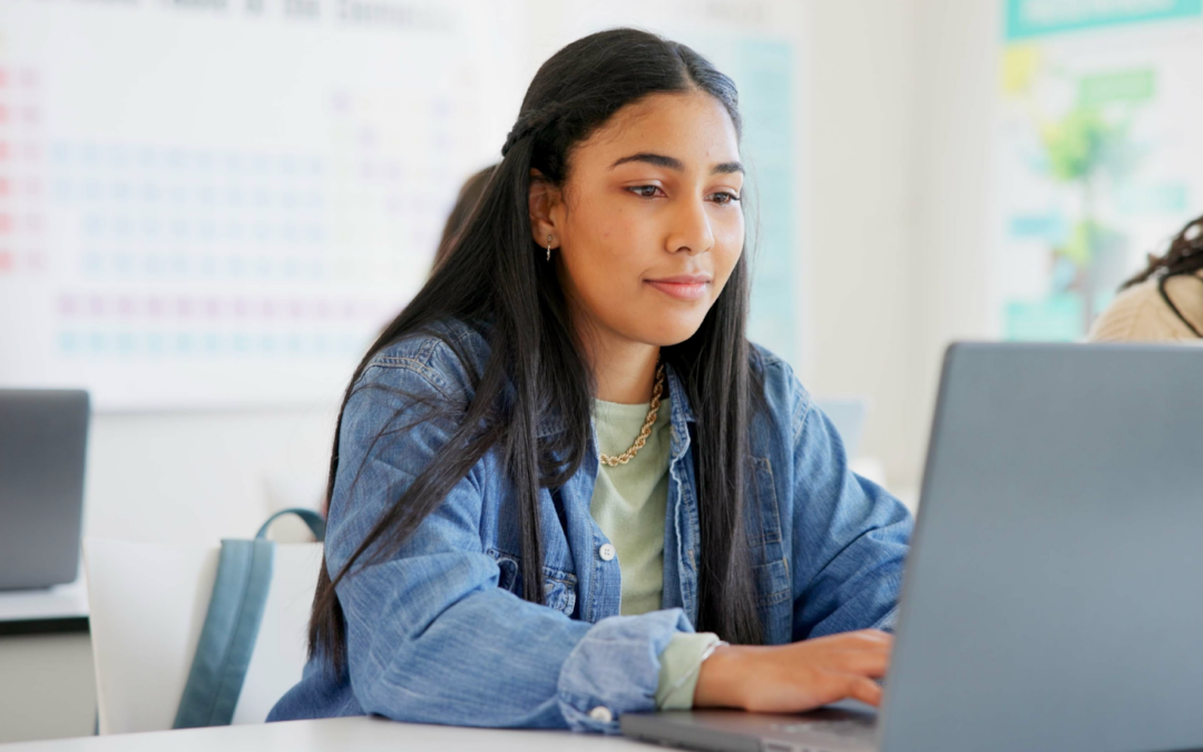 ¿Buscando tu primer empleo? Lo que nadie te explica (pero necesitas saber)